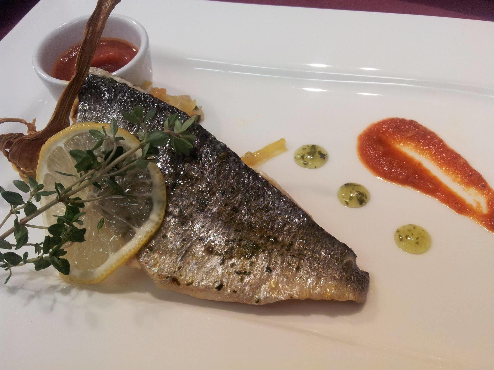 Vernayaz Reves Gourmands, Hotellerie & Gastronomie מראה חיצוני תמונה